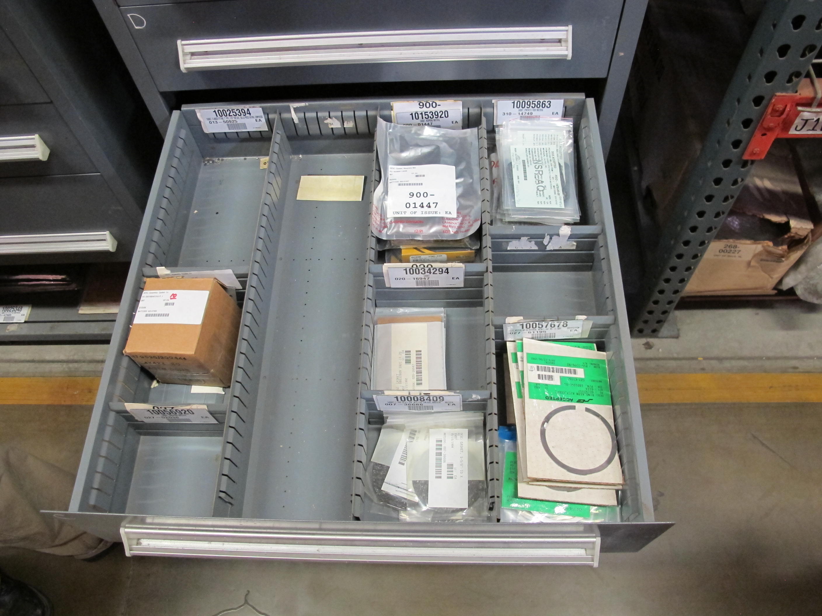STANLEY VIDMAR HEAVY DUTY 5-DRAWER PARTS CABINET W/ CONTENTS (W-50) LOADING & HANDLING FEE $25-